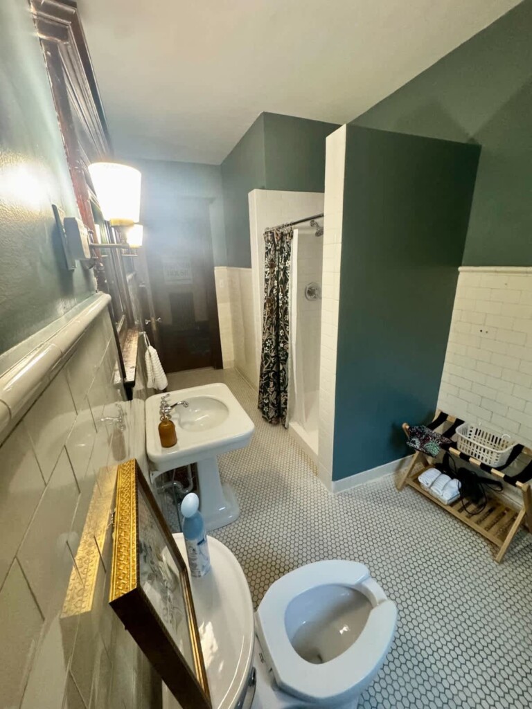 ee1f60b4 b198 4c YwKGf.jpg