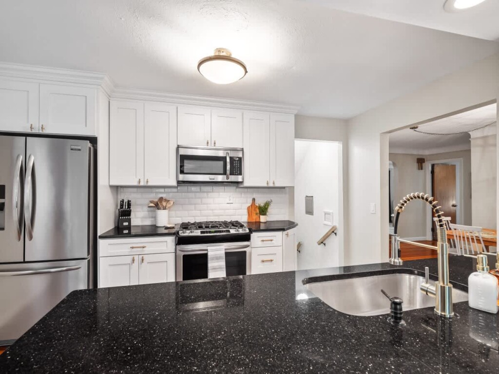 ee8a3f90 32ee 41 JHk0z.jpg