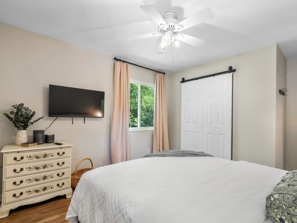 f6fca099 6517 4f gNwdM.jpg