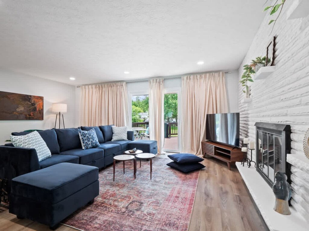 f83308e3 802a 43 gxH9O.jpg