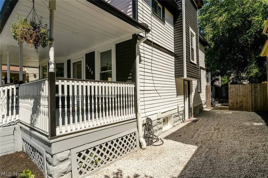 ffeaff5f 8e91 49 EV8bD.jpg