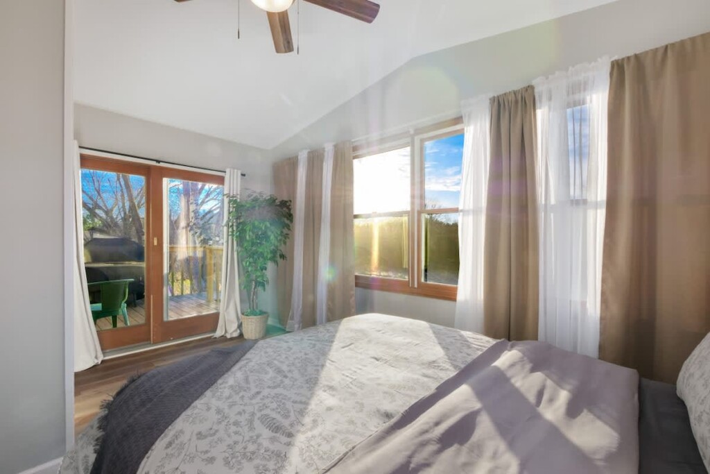 02a80e22 79e2 42 E6BYG