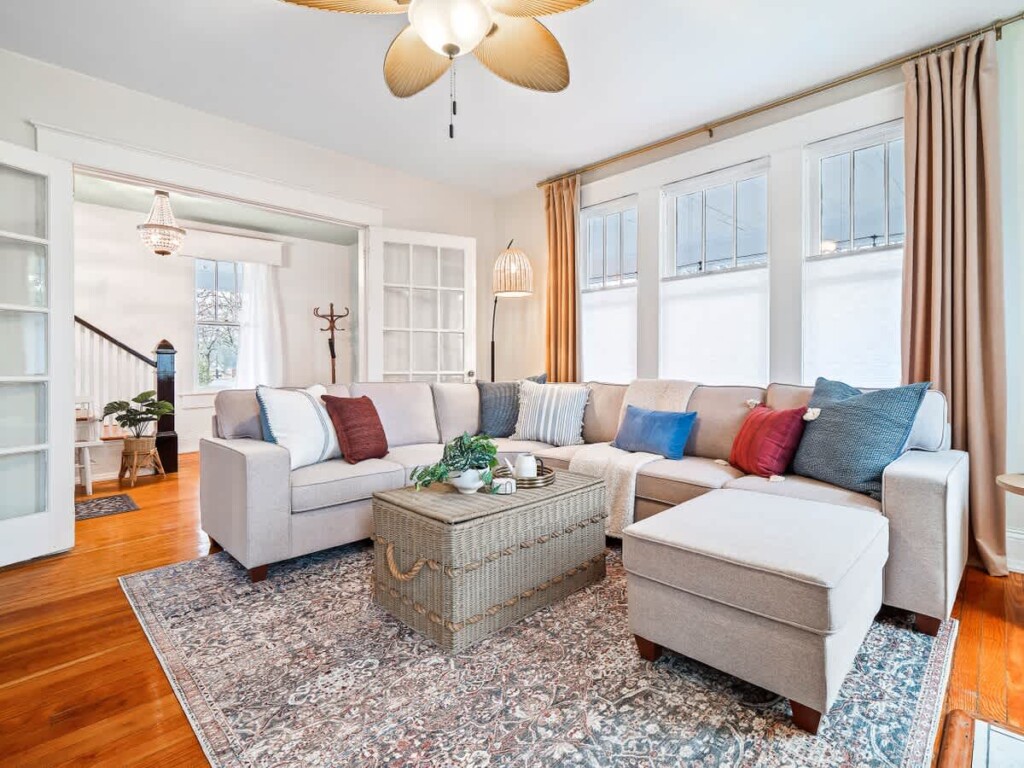 057a9826 1bb5 42 w bvT