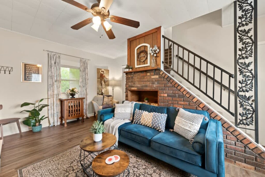 070e9f71 a8c4 4c W2hdD