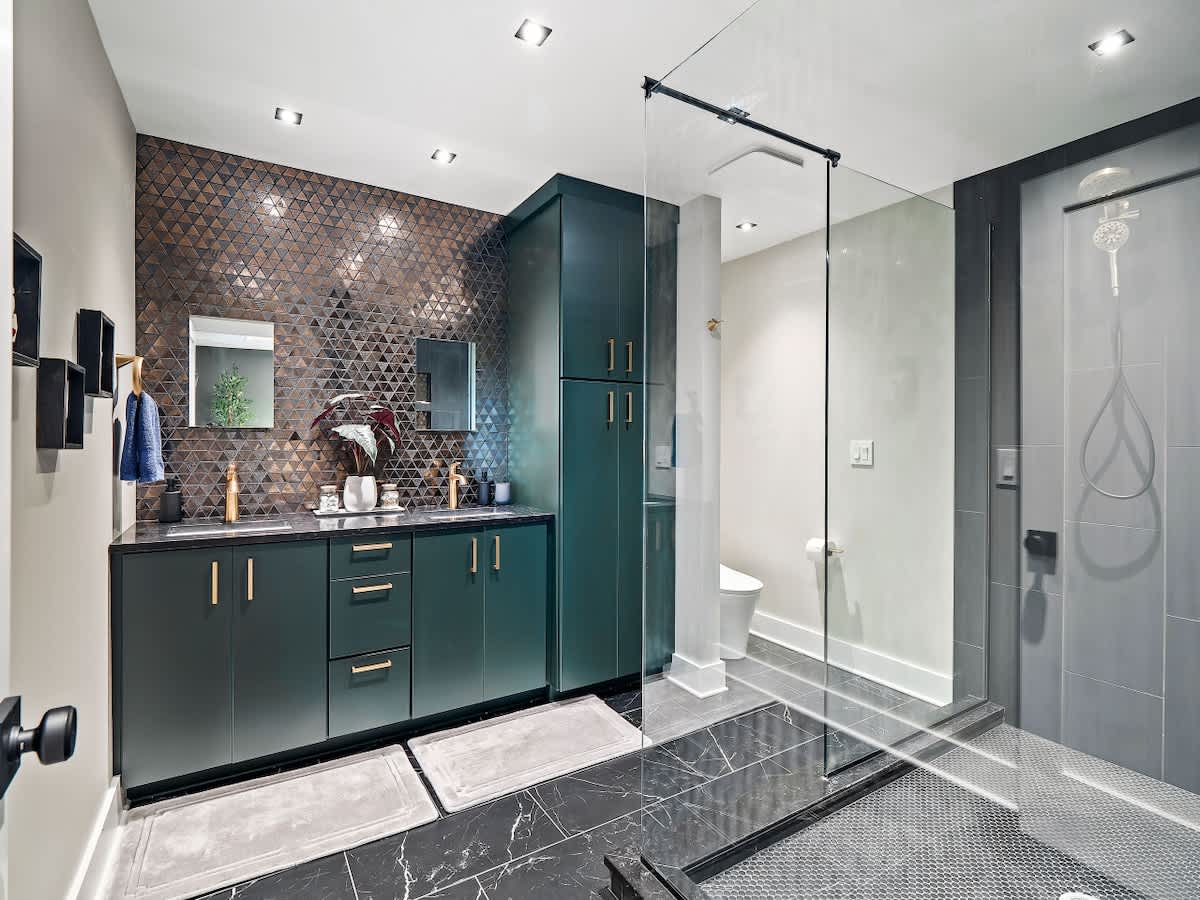 0f064f1b 7569 47 07J s