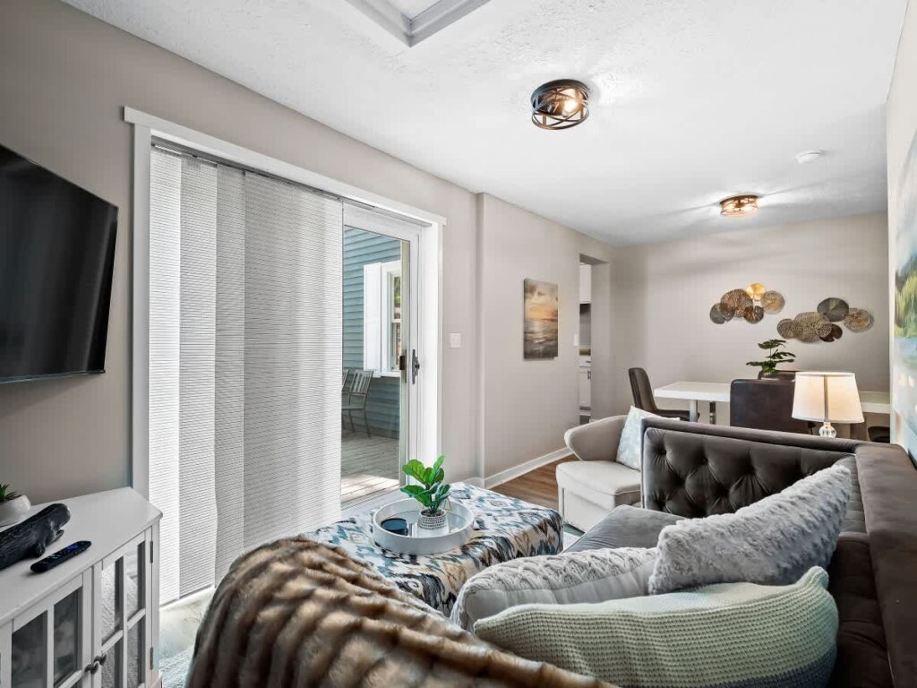 11a1eed5 e480 43 hVtlz