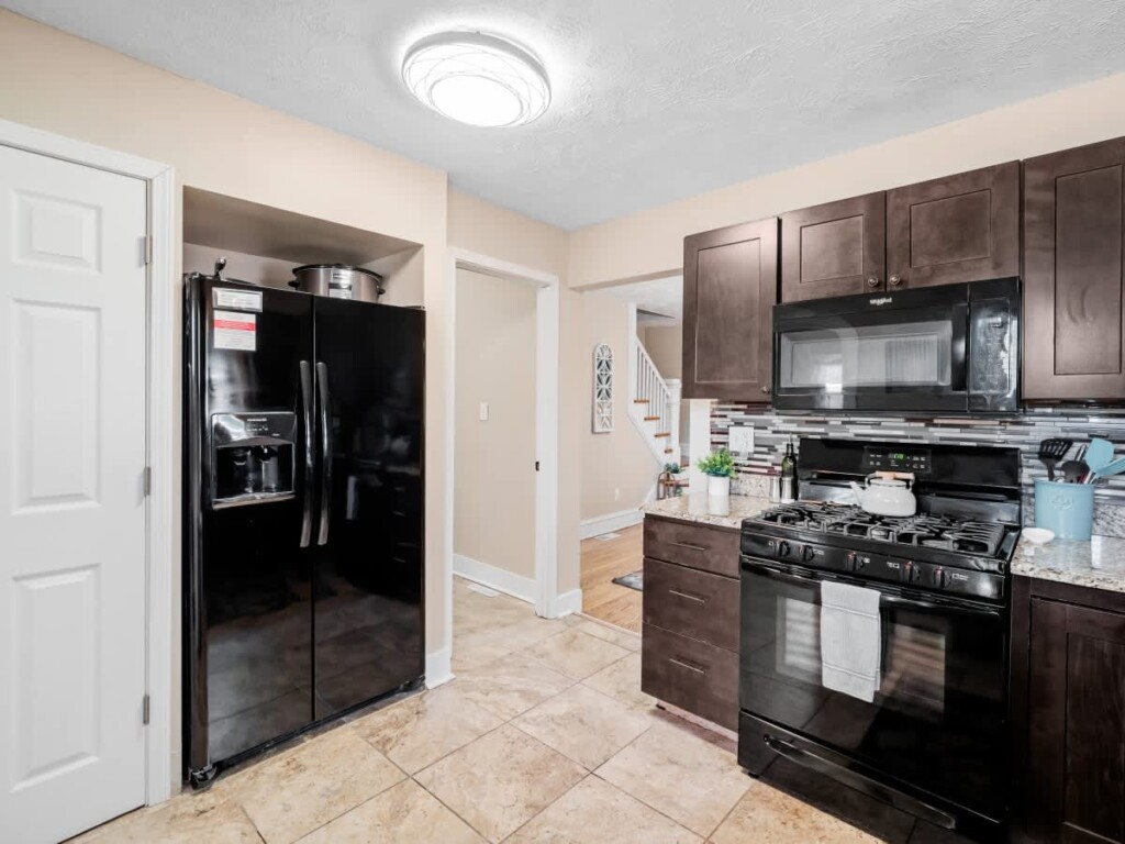 11b15493 eedc 42 cn9I