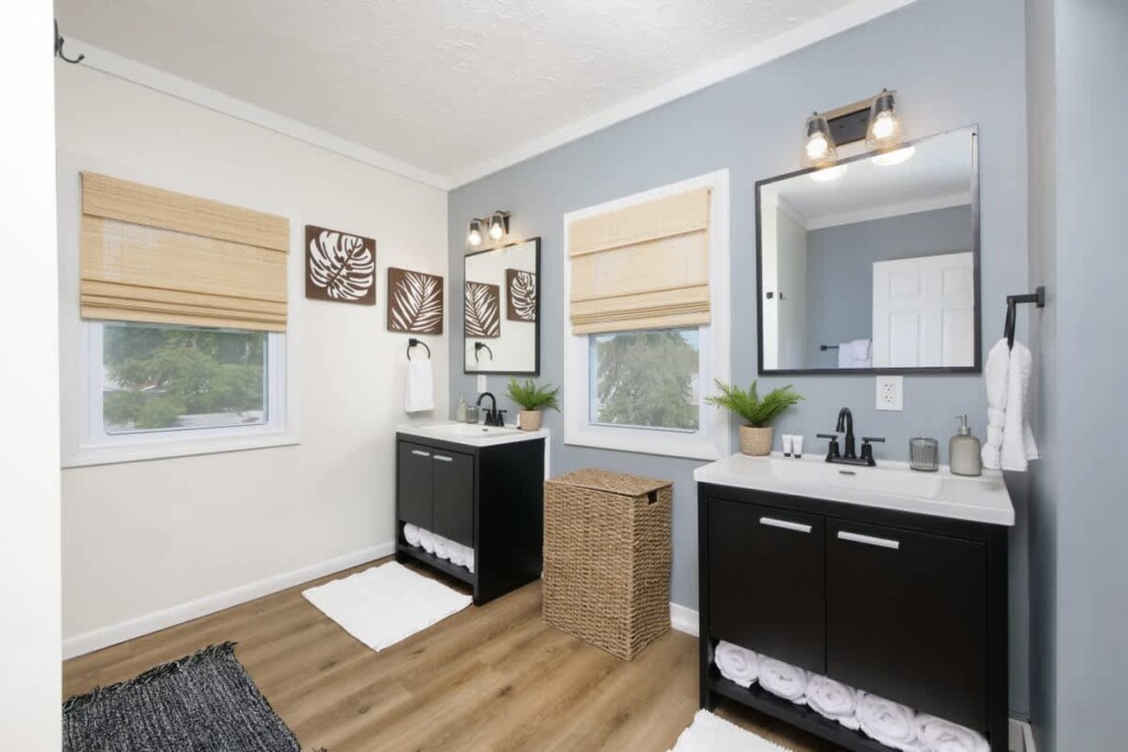 17bea766 c3b3 4c GGA8i