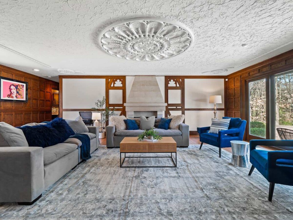 1aa7db55 e196 4c ck4V7