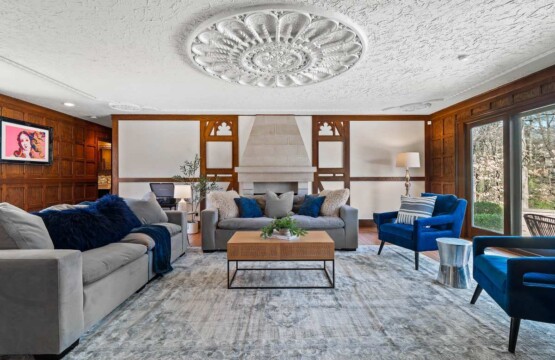 1aa7db55 e196 4c ck4V7