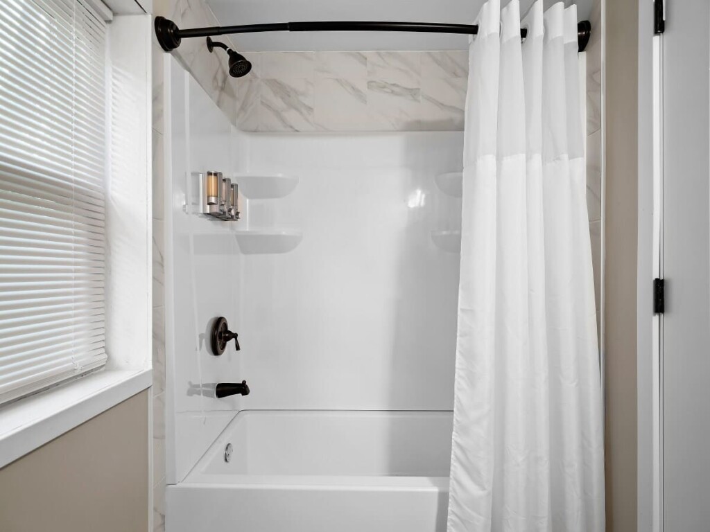 1db873ec c0a2 42 82PLh