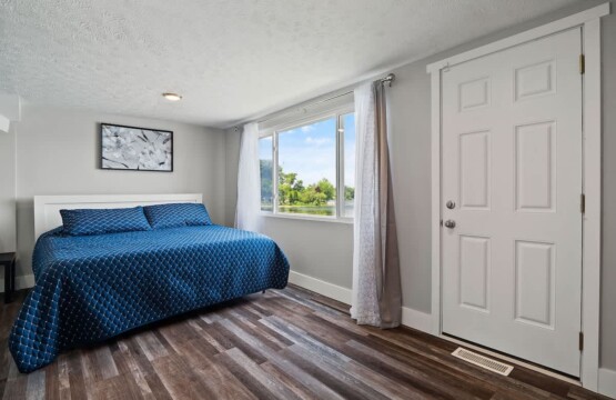 1e7ea698 f59d 44 r EZq