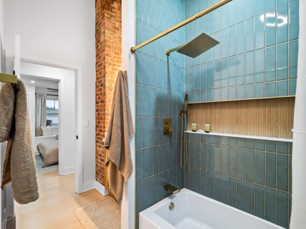 1e933bfa 1979 47 oIFa2