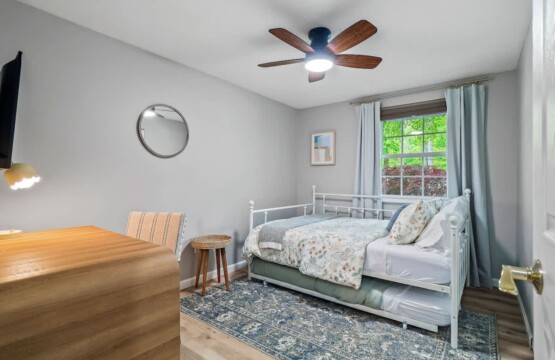 21579801 0c76 4e rQNGx