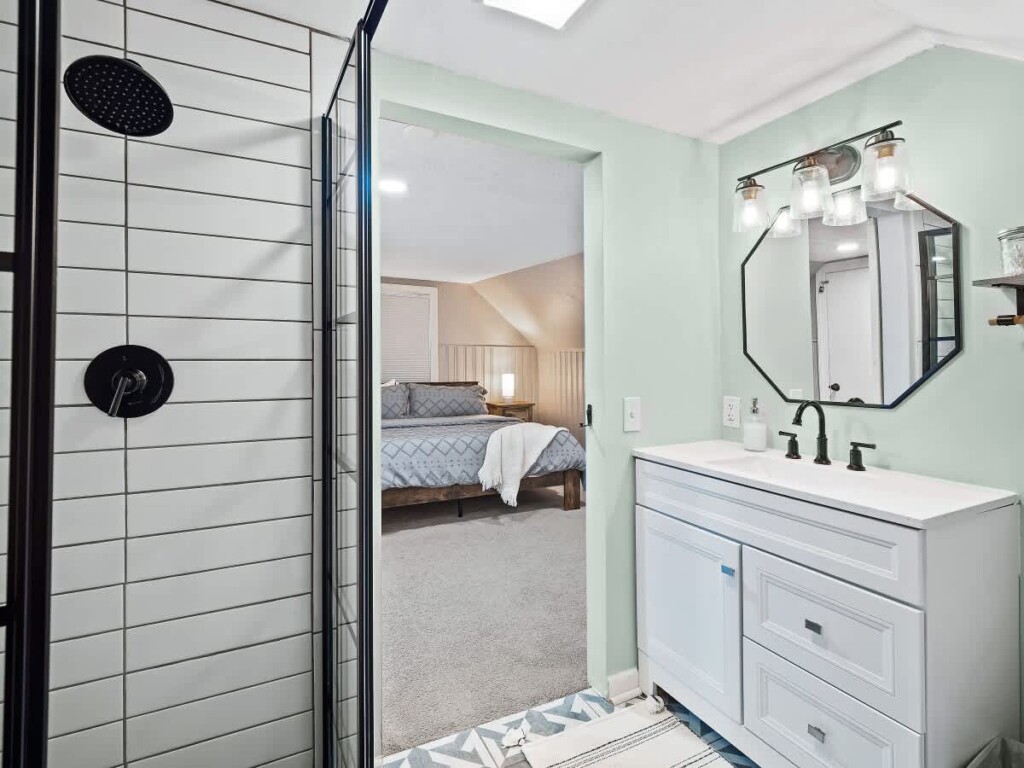 24fe4950 4eb2 40 lXITu