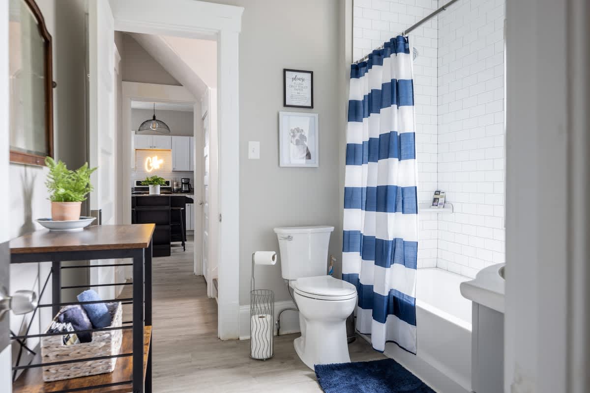 2ce1f7d5 e32b 49 q7VOO