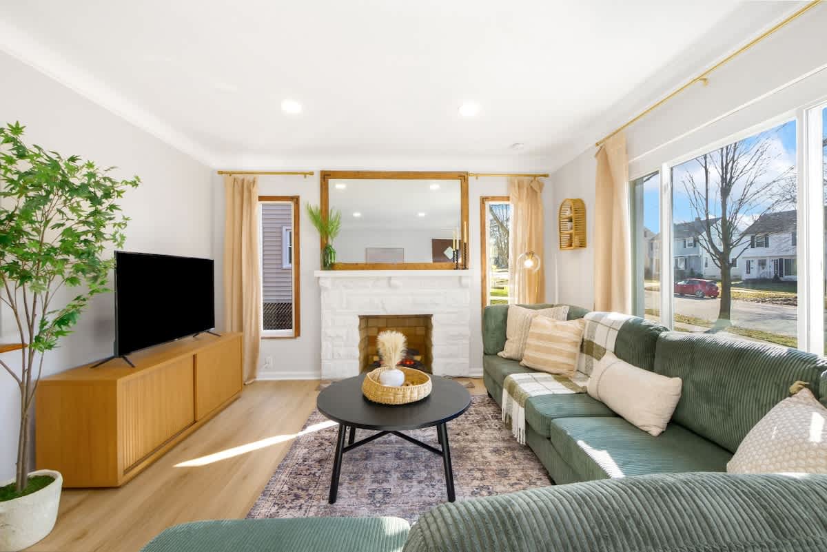 2ef0eb4f 8261 4c gFOAm.jpg