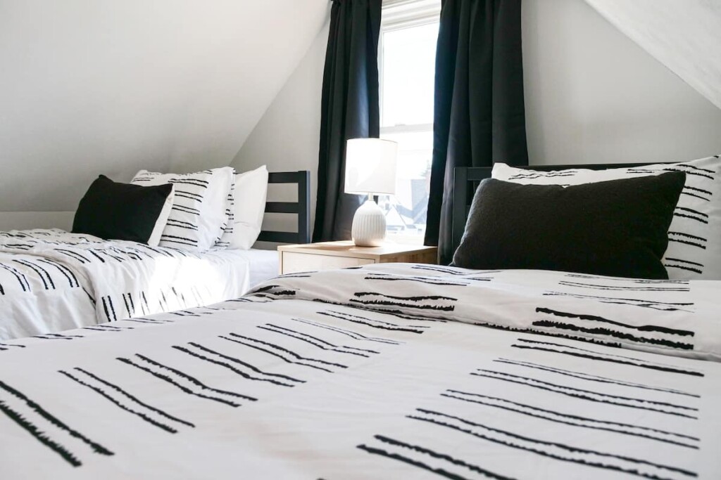 31e37cbd 6d4c 46 dxj 5 1