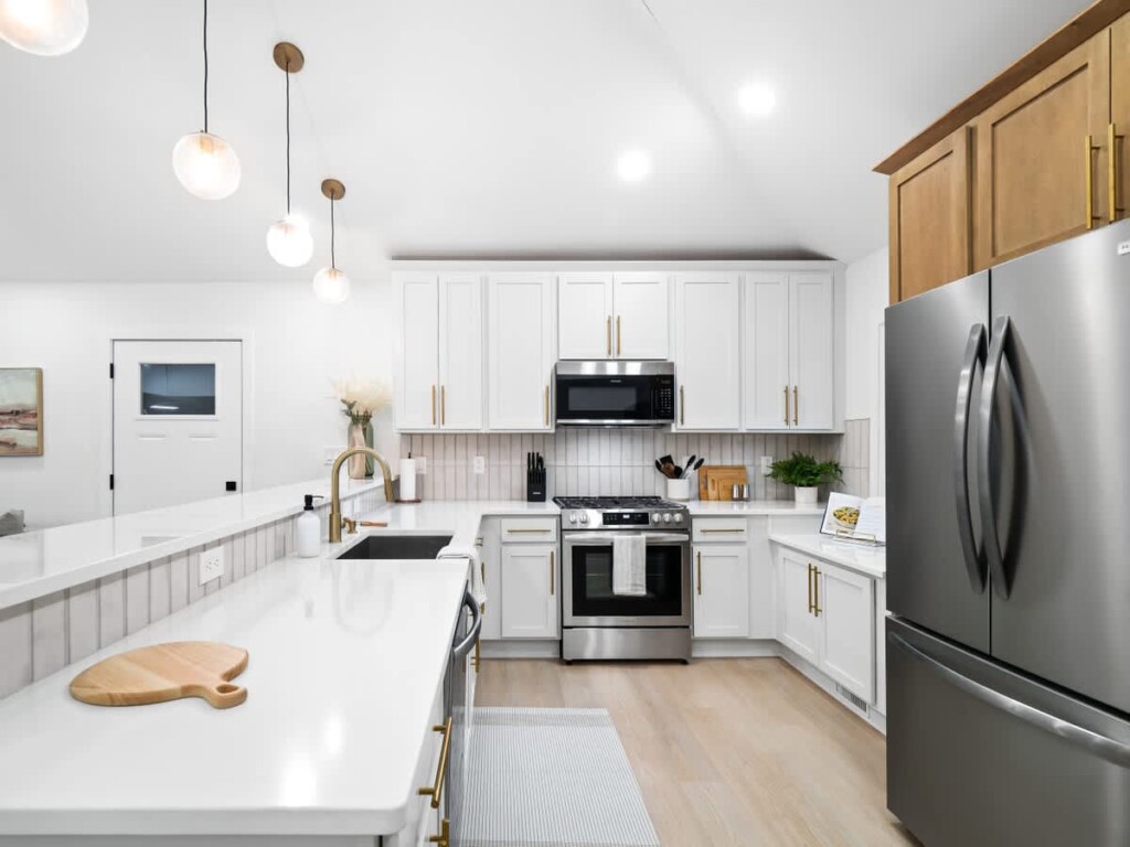 3231d7e0 9da2 4a e6JiM