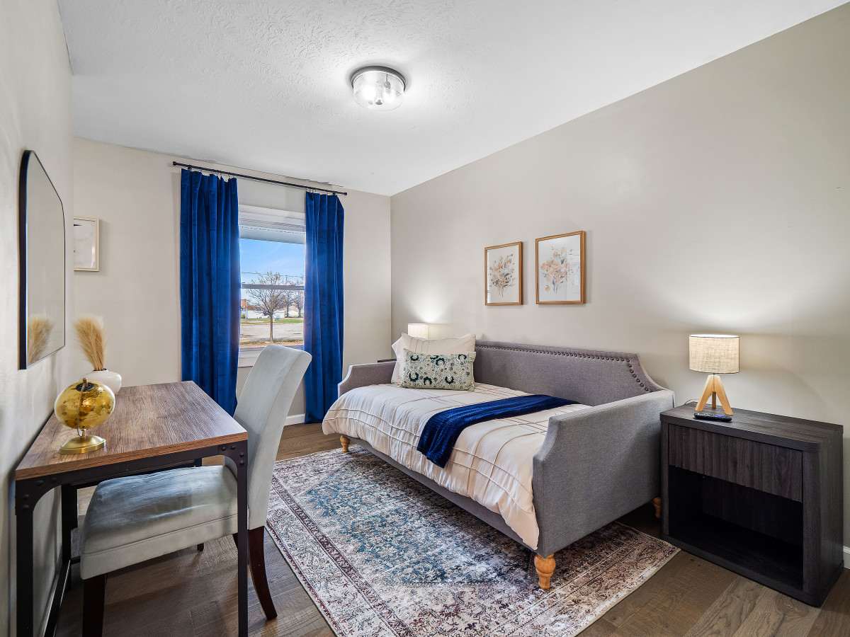 32b57e83 c574 4a 5zKV8