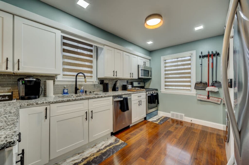 38ae9642 2691 46 KNsUX