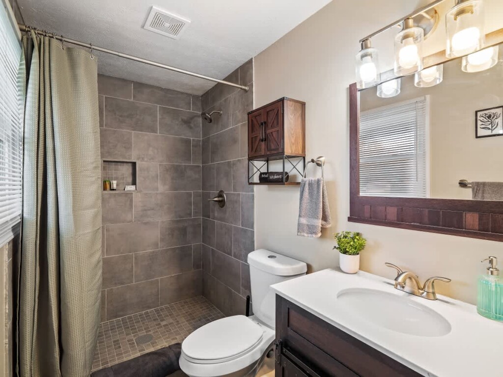 38d0ddf1 e0bb 40 zAqv6