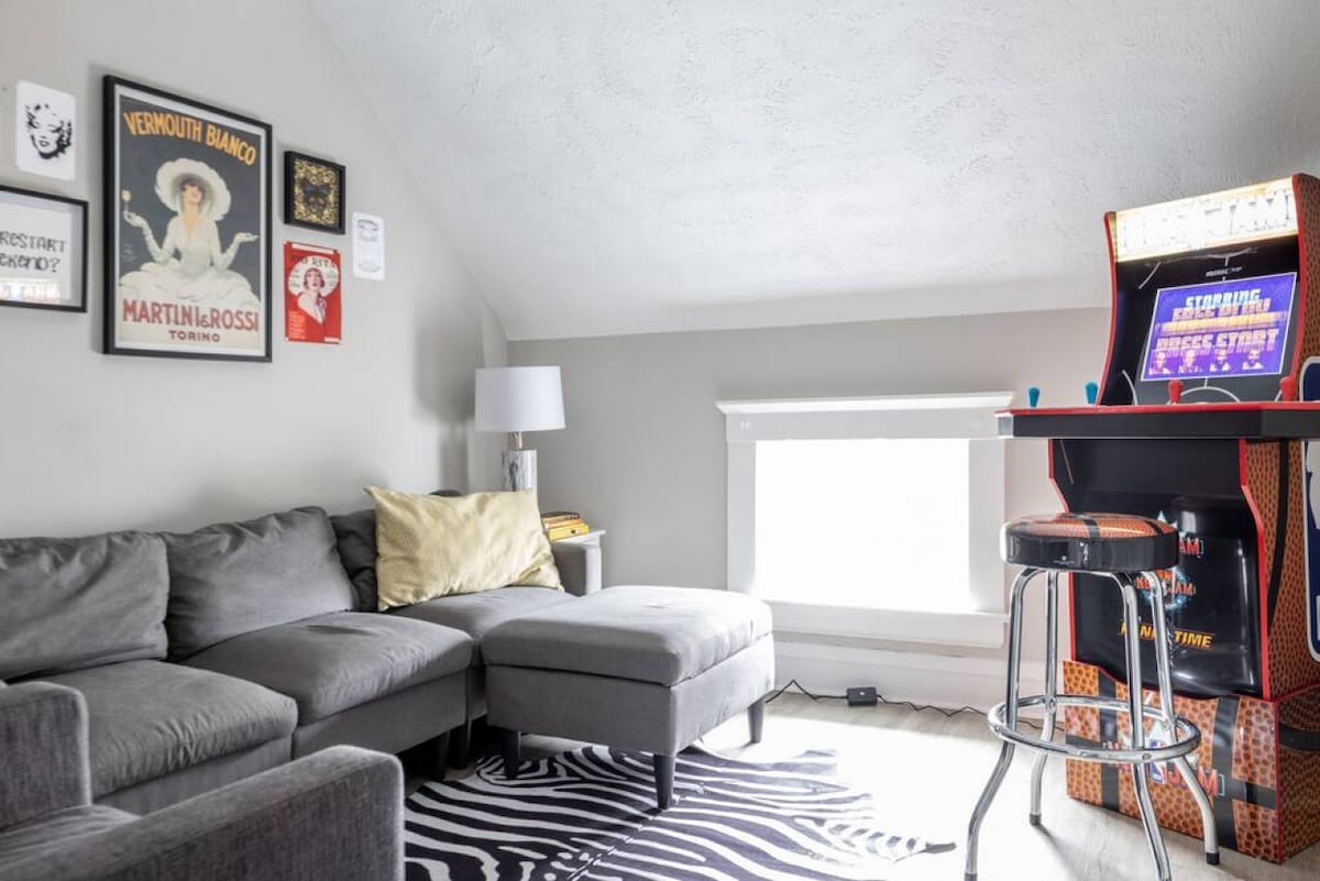 4f9c7b3f 14bb 49 N5j G