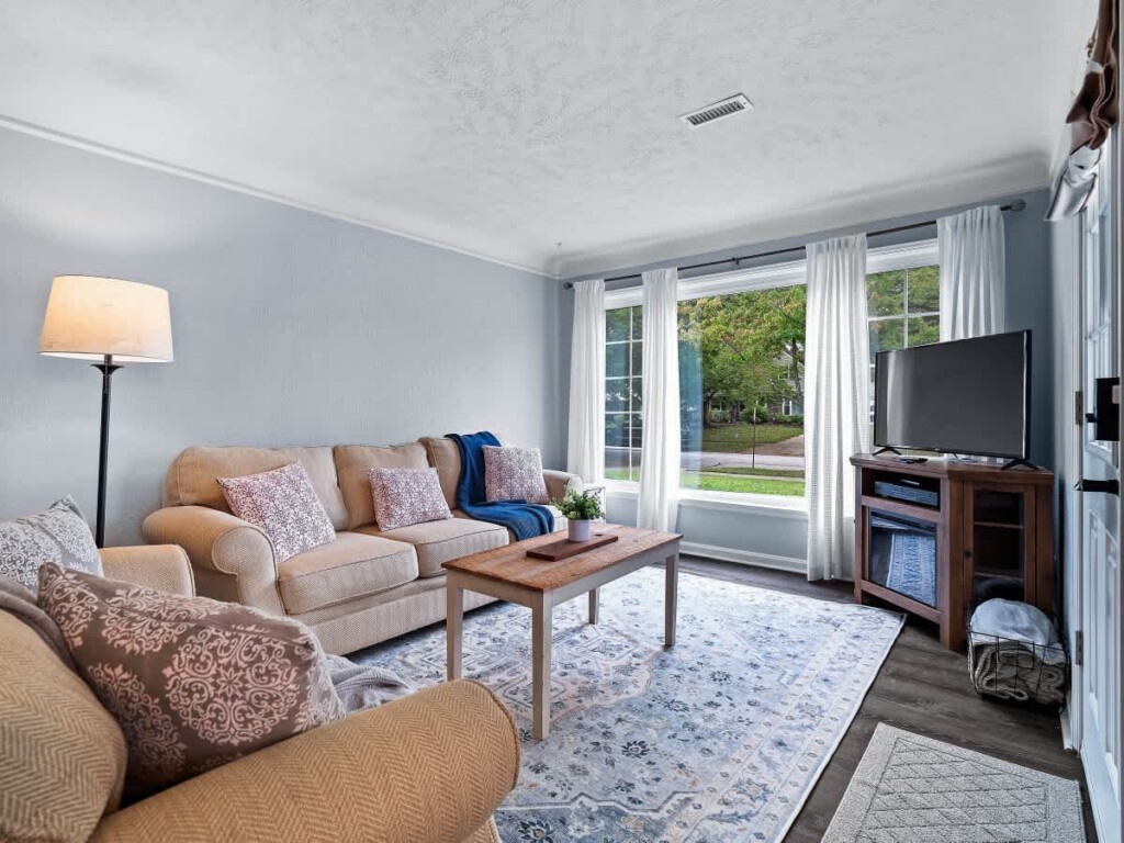 5bcc6dd7 42a7 48 yFWvB