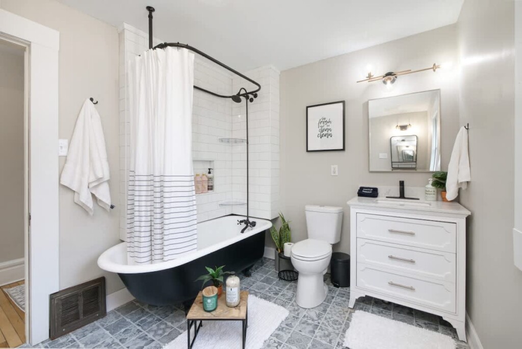 5e808c83 45a7 4d nqTak