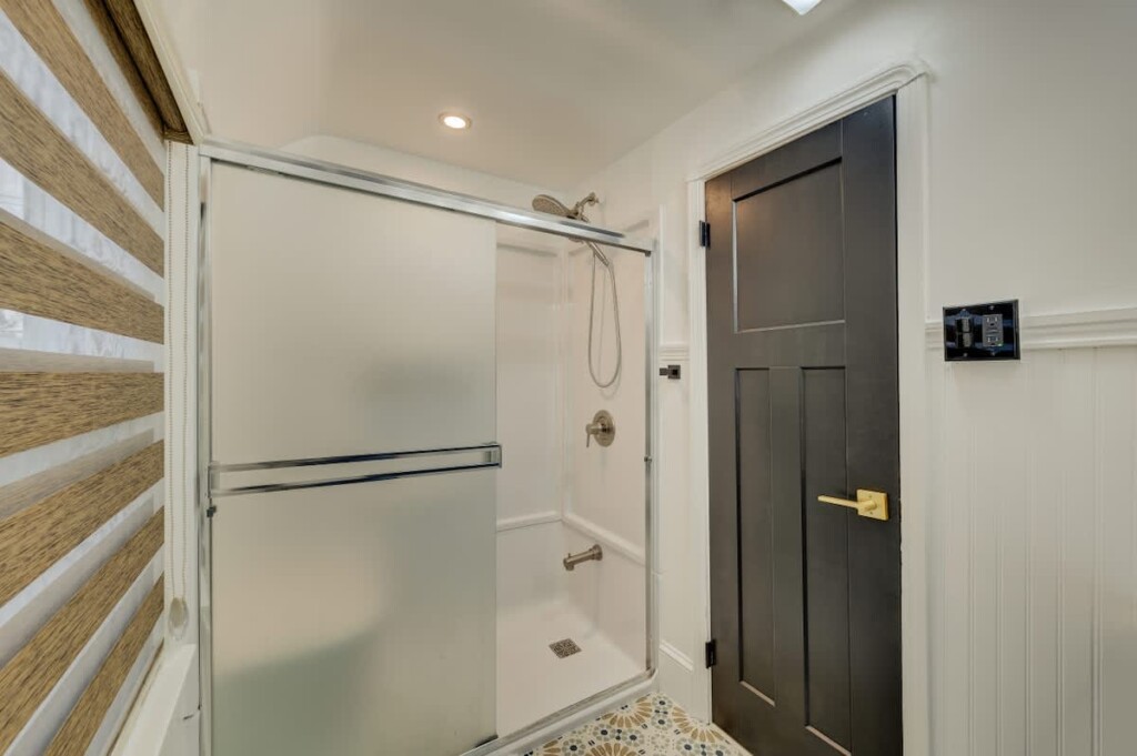 7503e8c4 8f7e 4a t2WF7