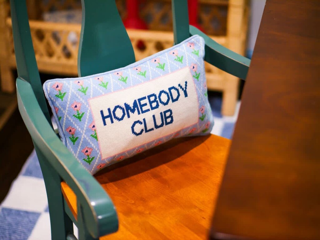 761f8409 f20f 4c de 9V