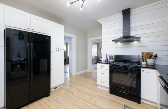 7a18c43b 748e 44 tuuj4