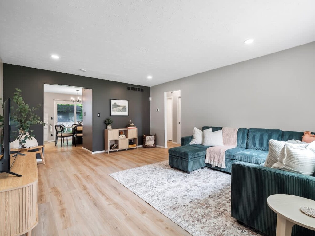 7e5c80f2 d3b9 45 YMWED 1