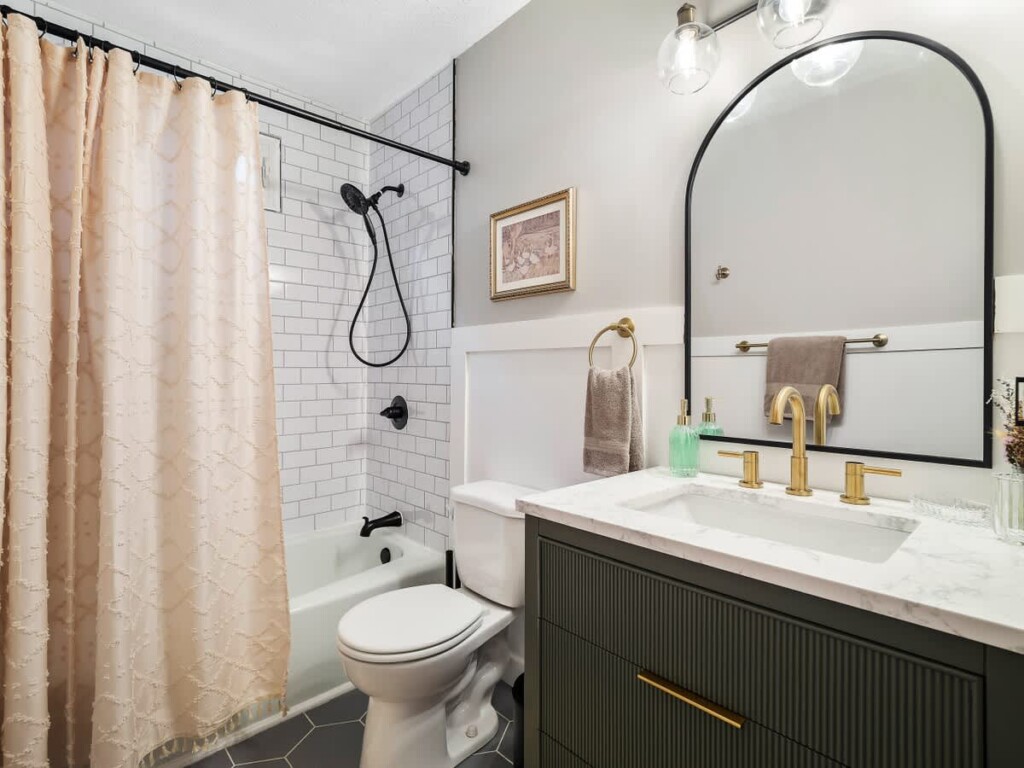 7f5434c6 d16a 48 gxLug