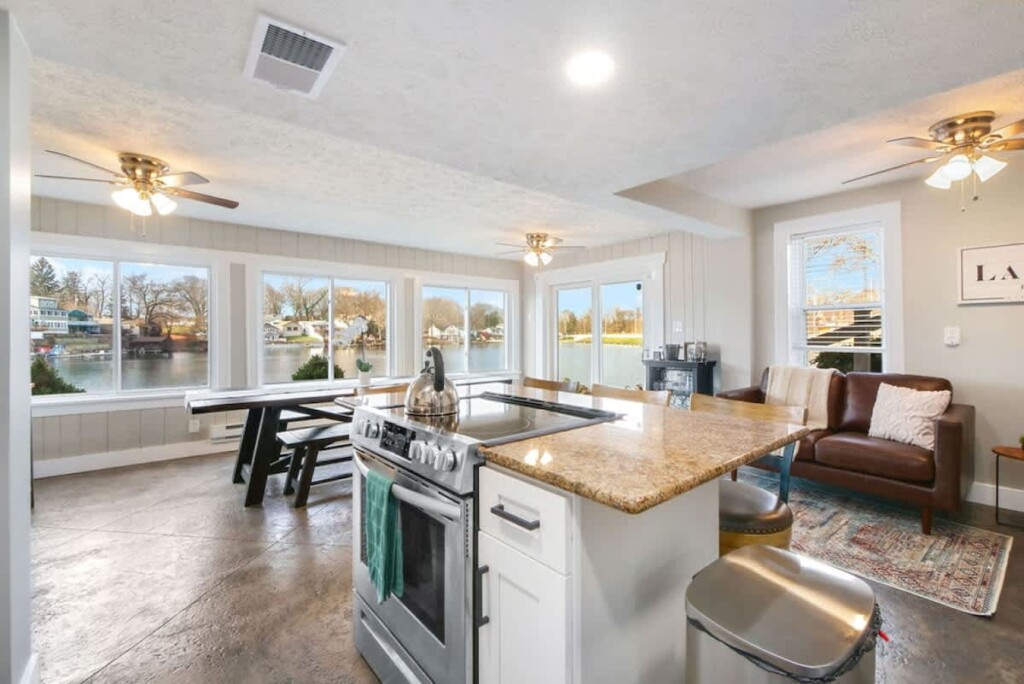 8222b715 8f09 40 BHUsV