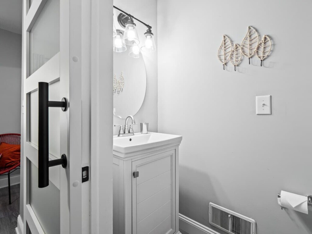 8b52bf65 6f18 4b oDY7G