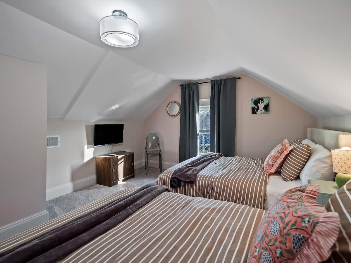 960f29f3 34b9 42 JdIi1 1