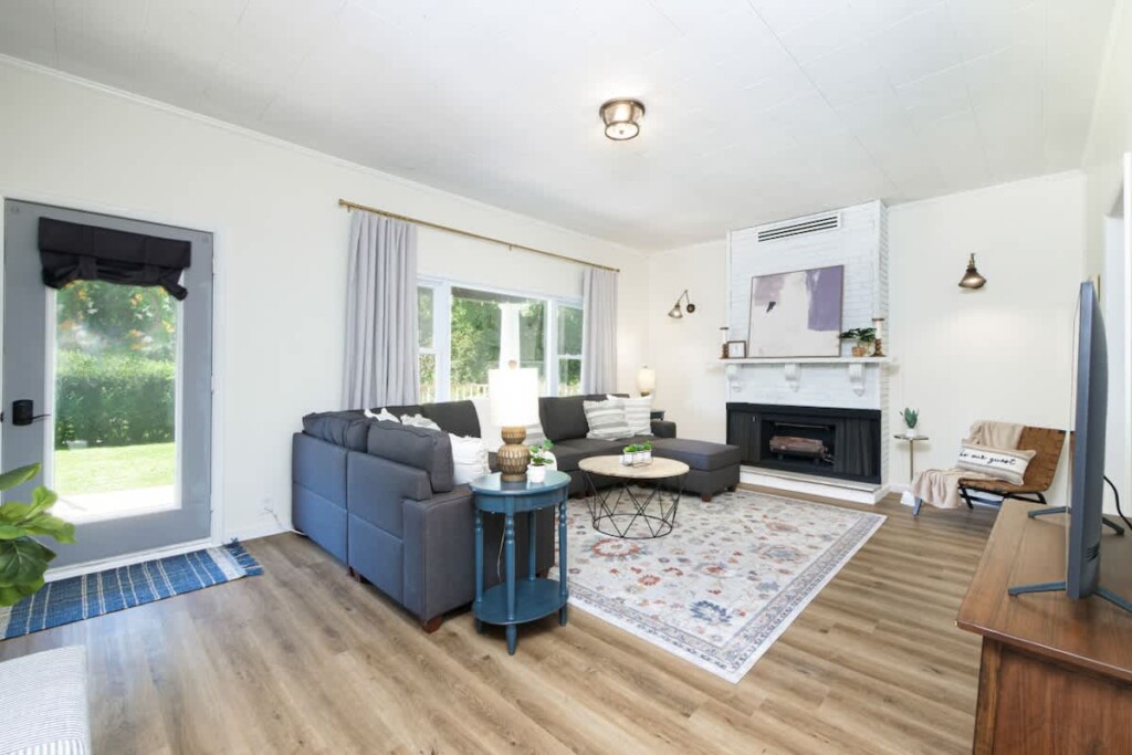 96e9c5c3 b6e9 4b oVLHv