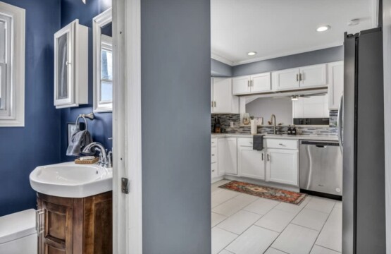 9a502fc4 da12 4a 1 0ut