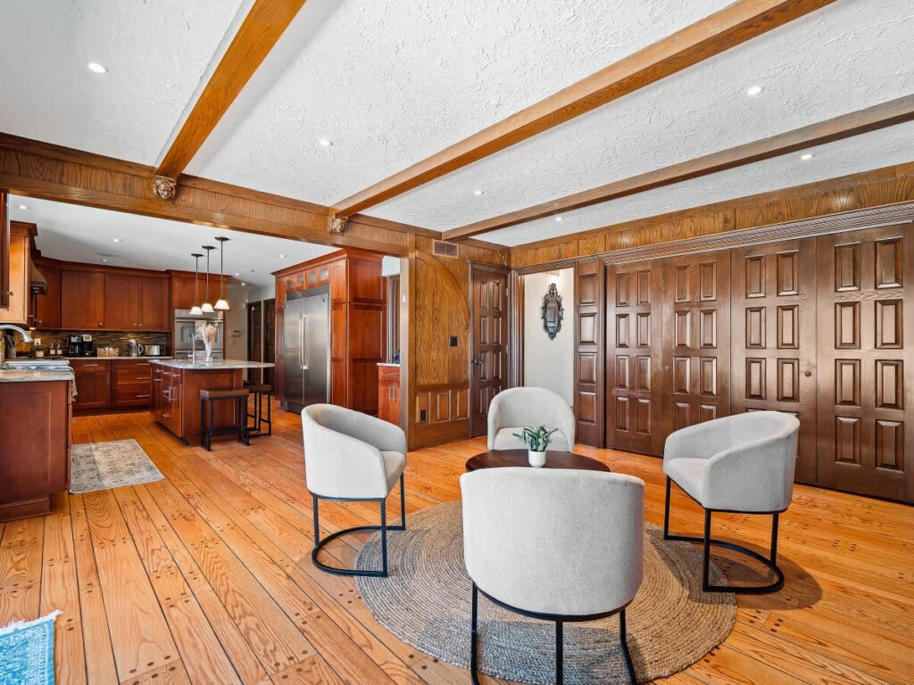 a6374b48 f936 47 1EPUy