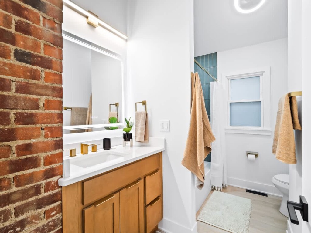 ad5f83fe 8d8e 4c QcGIz