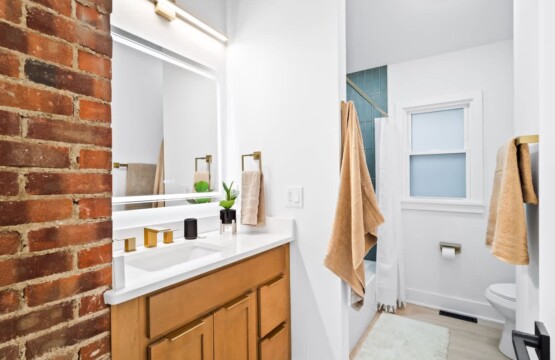 ad5f83fe 8d8e 4c QcGIz