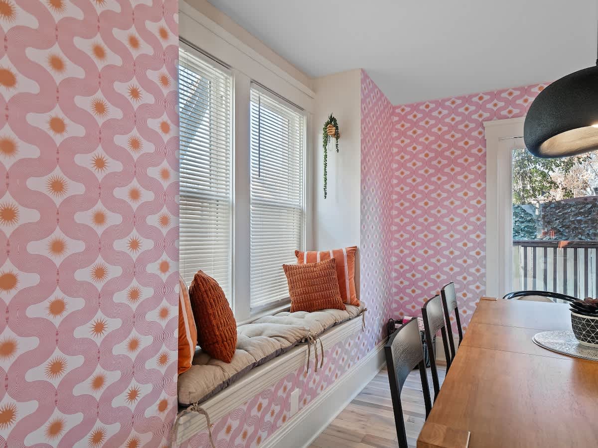 adb3dd77 0198 4d AhmQ