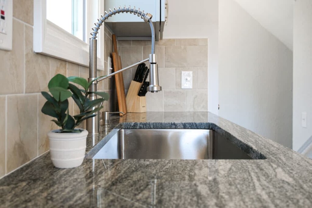 b0e1e23d 8364 43 YgUMB