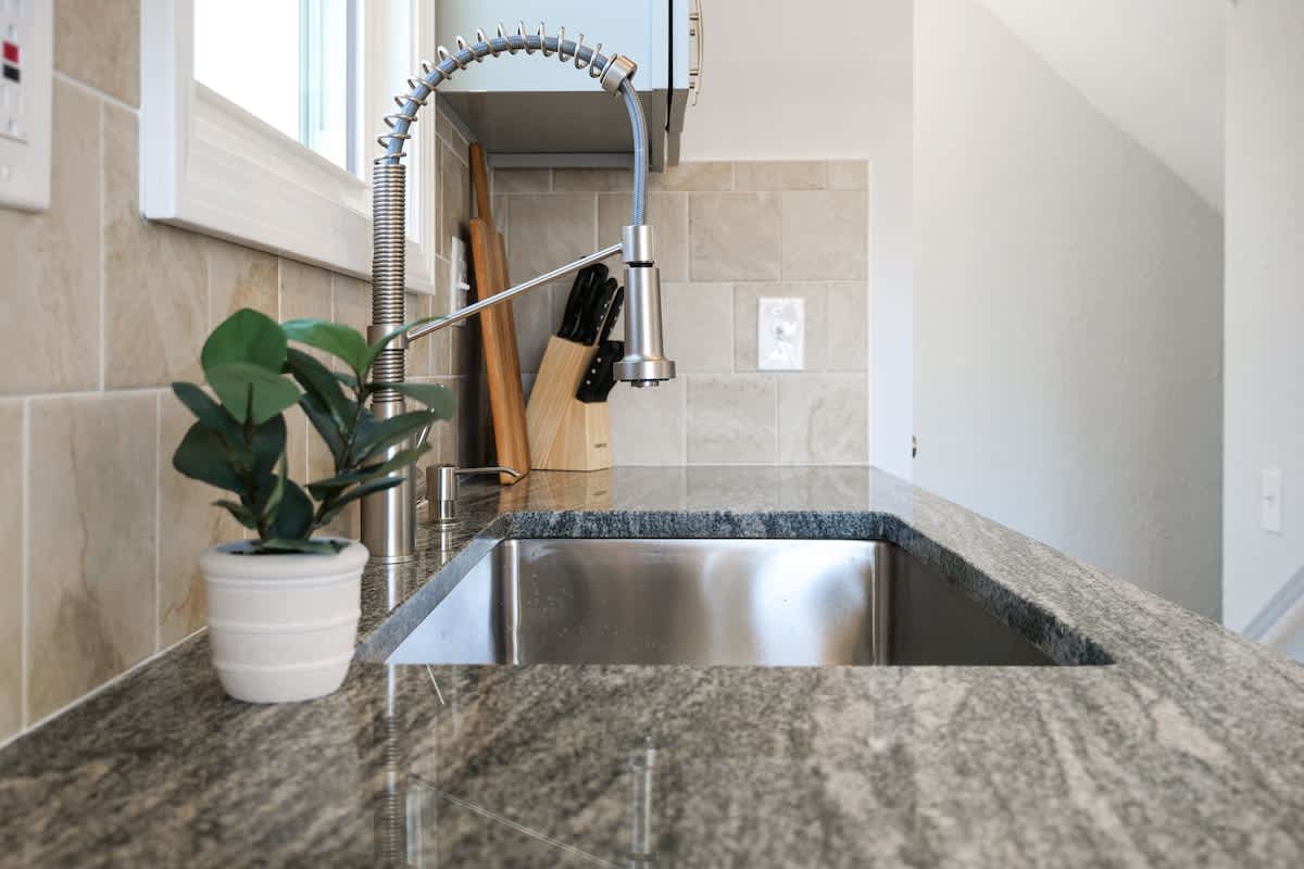 b0e1e23d 8364 43 YgUMB