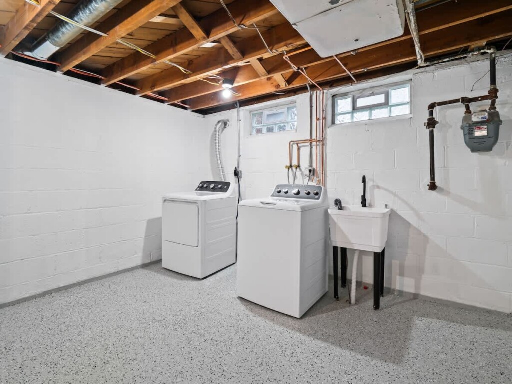 b765de7e 71c3 43 W AR