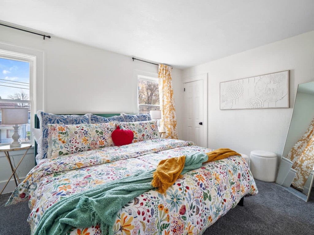 bf4c6a7c 70c8 42 iJQsp