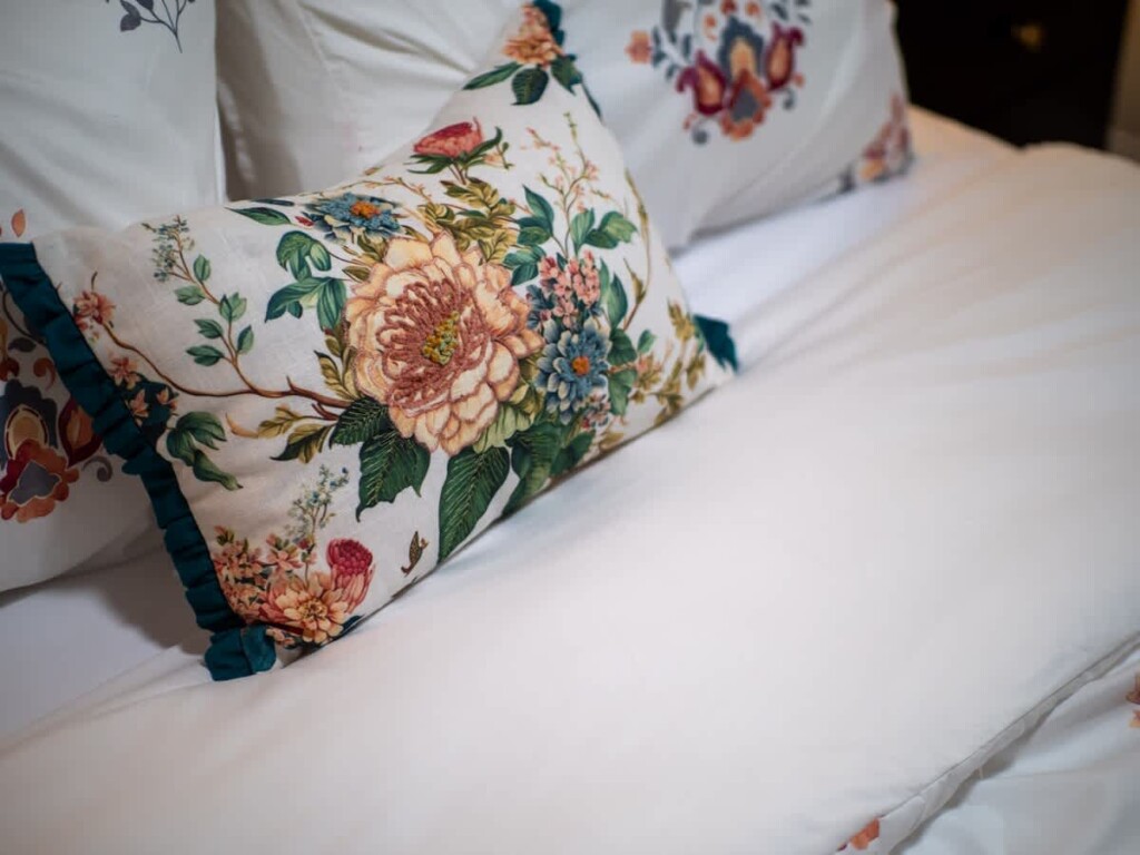 cb106724 a061 44 uvVgT