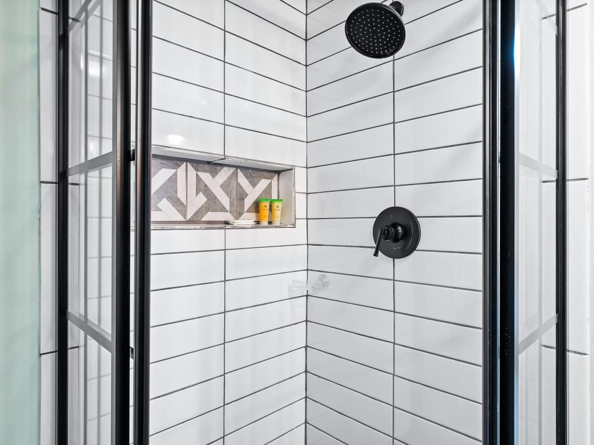 cc89a829 f63d 42 4Tsx1