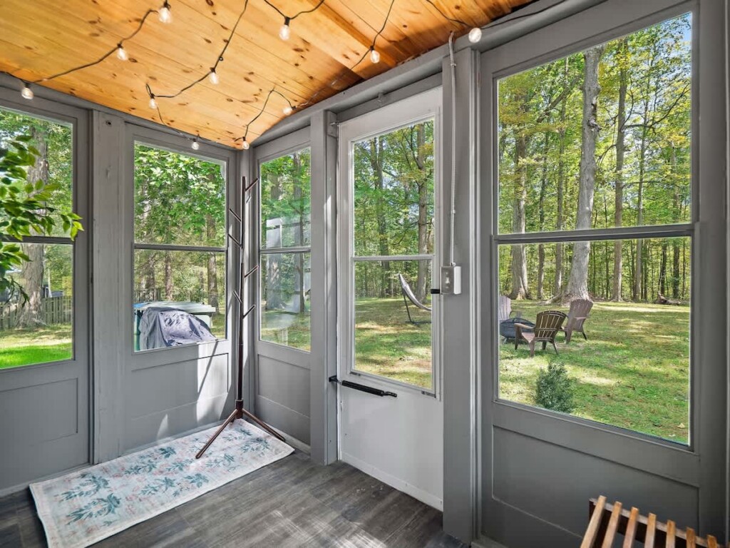 ccbad9d8 99a5 40 gjJt6 1